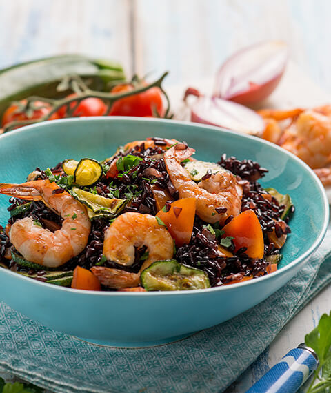 Steamed Venere rice with wok-fried prawns and courgettes